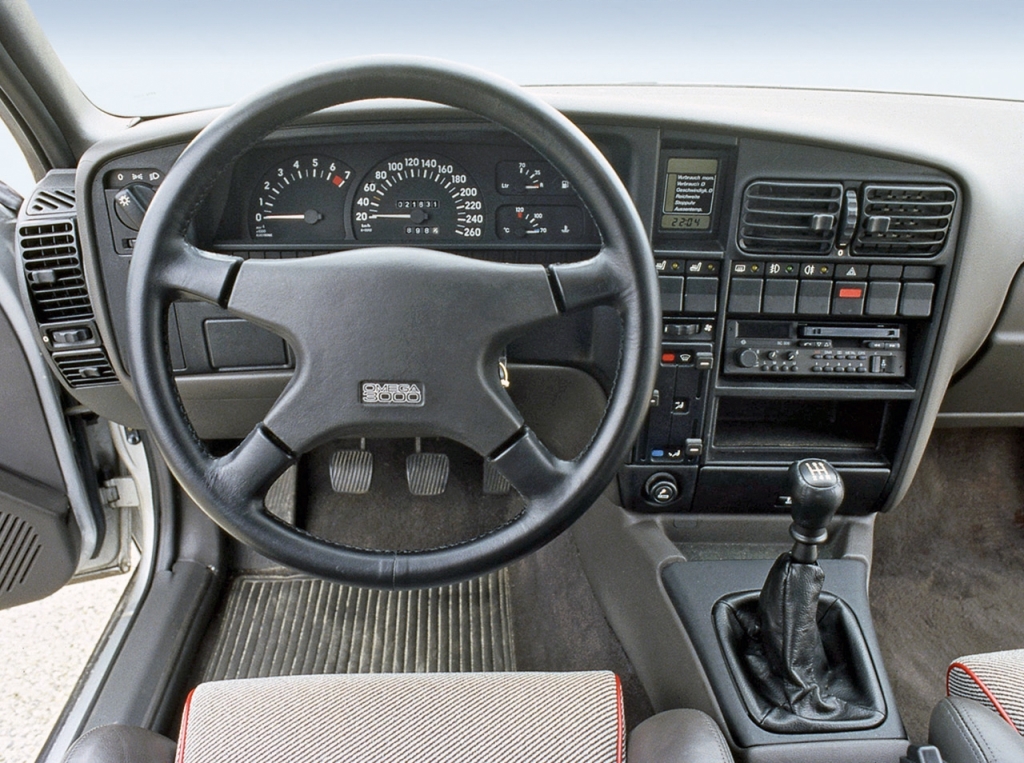 Панель опель омега б. Opel Omega b 1994 Interior. Opel Omega a 1986 Salon. Opel Omega 1990 Interior. Опель Омега 1986.