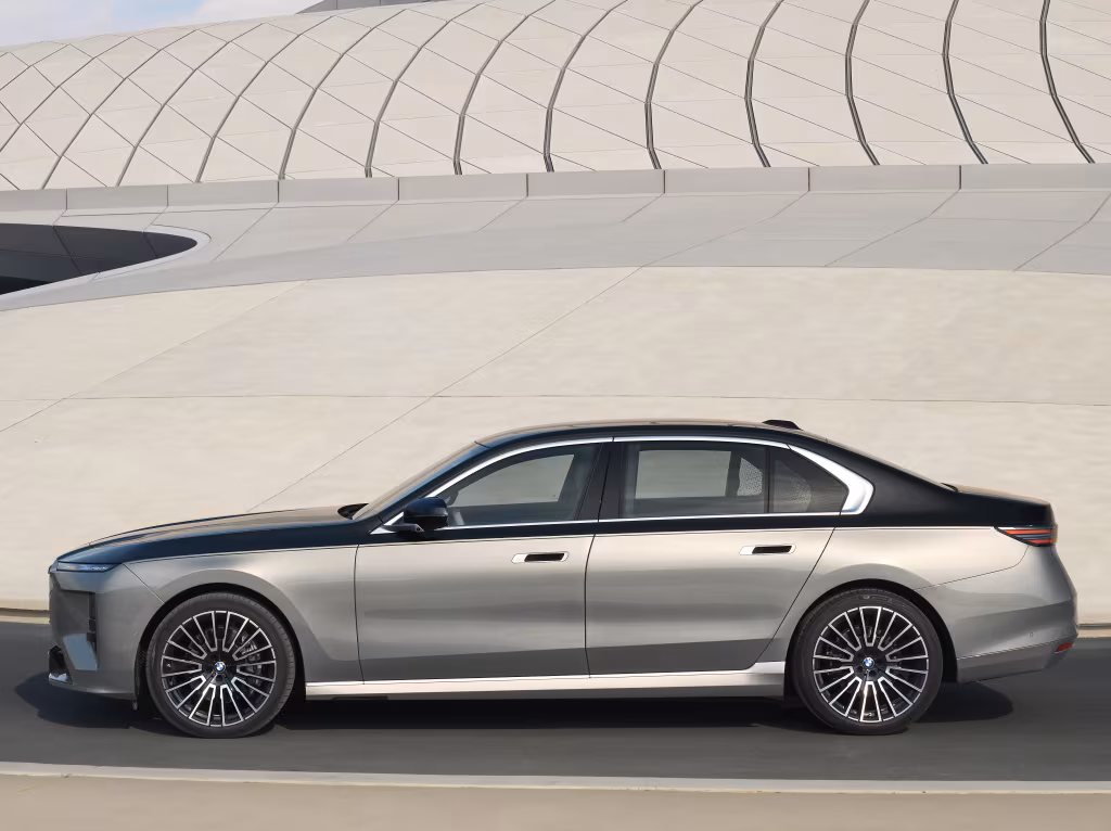 bmw_7401_073d042715971024.avif