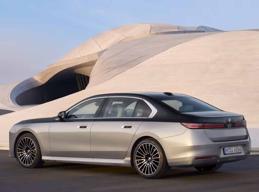 bmw_74058_049a010c198f12f6.avif