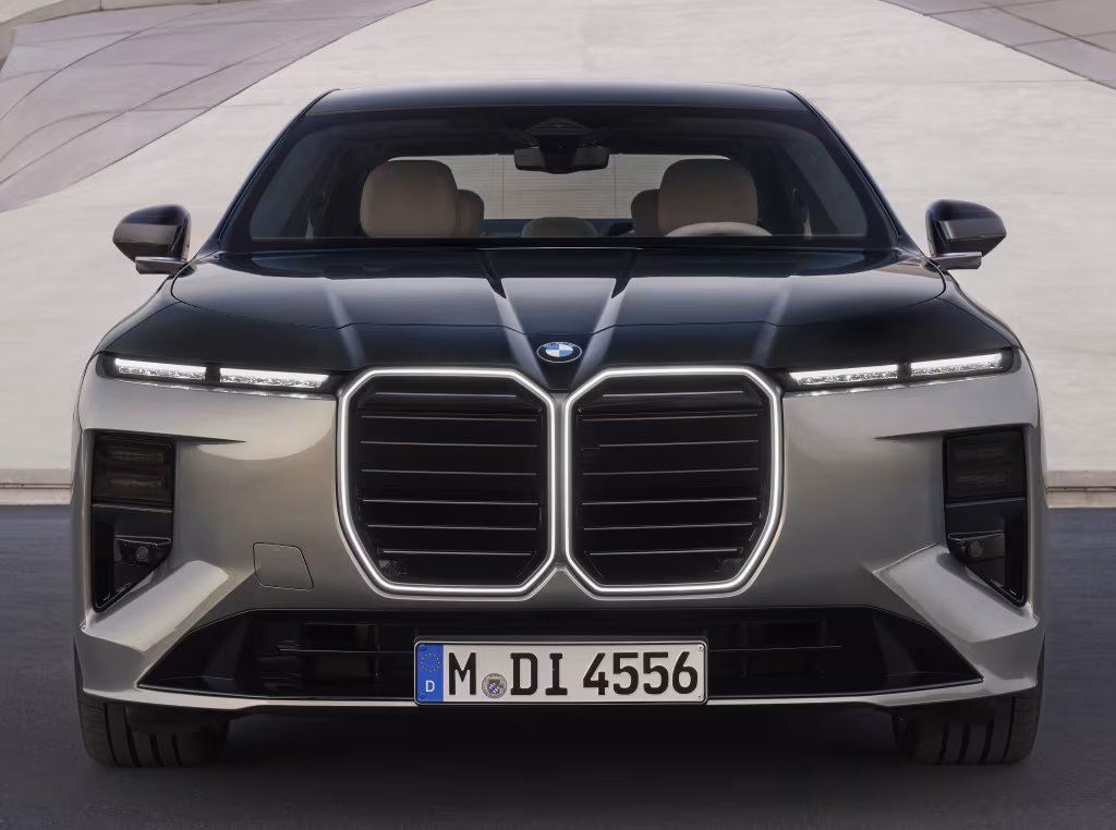 bmw_740_0745068011970d15.avif