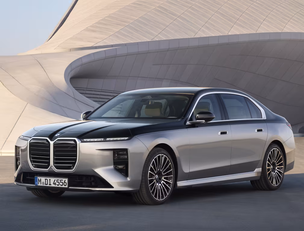 bmw_7_series54_0b92056910c50cc0.avif