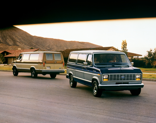 Ford E 250 Econoline Super Wagon XLT Ford E 150 Econoline Club