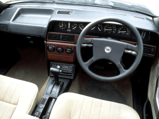 Front panel Lancia Dedra [UK-spec] (835) '1990–92