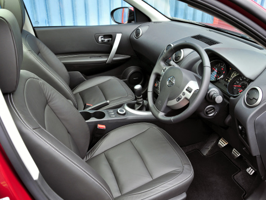 Interior Nissan Qashqai+2 [UK-spec] (J10) '2009–14