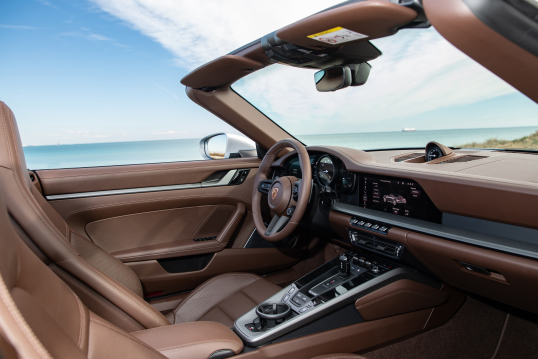 Интерьер Porsche 911 Carrera S Cabriolet [Worldwide] (992) 2019–н.в.