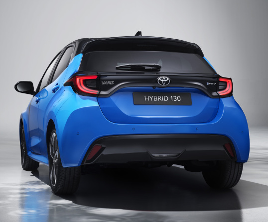 https://s3.wheelsage.org/format/picture/picture-preview-large/t/toyota/yaris_premier_edition_hybrid/toyota_yaris_premier_edition_hybrid_1_038e017c0d720b2c.jpg