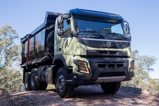 Volvo FMX 460 6×6 rigid Day cab with tipper body '2009–13