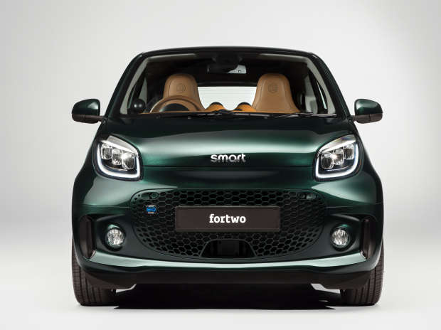 https://s3.wheelsage.org/format/picture/picture-thumb-large/s/smart/eq_fortwo_coupe_racing_green_edition/smart_eq_fortwo_coupe_racing_green_edition_92_07b105490f420b58.jpg