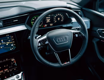Panel frontal Audi Q8 55 e-tron quattro S line [Japan] '2023–pr.