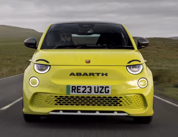 Abarth 500e Turismo [UK-spec] (394) '2023–pr.