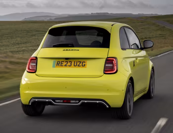 Abarth 500e Turismo [UK-spec] (394) '2023–pr.