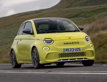 Abarth 500e Turismo [UK-spec] (394) '2023–pr.