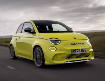 Abarth 500e Turismo [UK-spec] (394) '2023–pr.