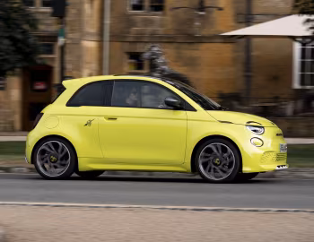 Abarth 500e Turismo [UK-spec] (394) '2023–pr.