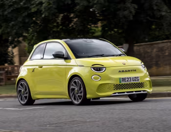 Abarth 500e Turismo [UK-spec] (394) '2023–pr.
