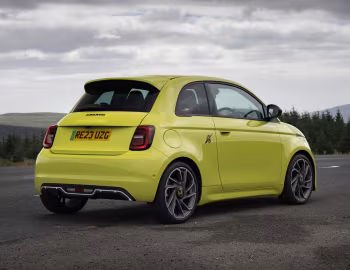 Abarth 500e Turismo [UK-spec] (394) '2023–pr.