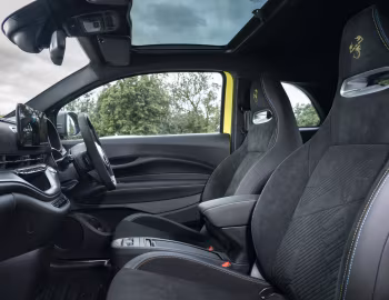 Інтер'єр Abarth 500e Turismo [UK-spec] (394) '2023–н.ч.