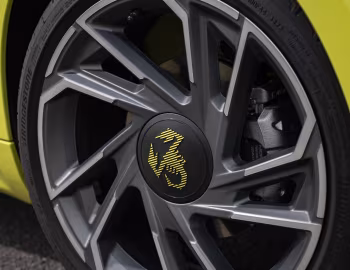 Abarth 500e Turismo [UK-spec] (394) '2023–pr.