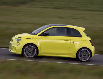 Abarth 500e Turismo [UK-spec] (394) '2023–pr.