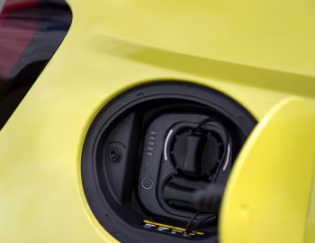 Abarth 500e Turismo [UK-spec] (394) '2023–pr.
