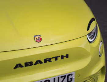 Abarth 500e Turismo [UK-spec] (394) '2023–pr.