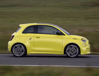 Abarth 500e Turismo [UK-spec] (394) '2023–pr.