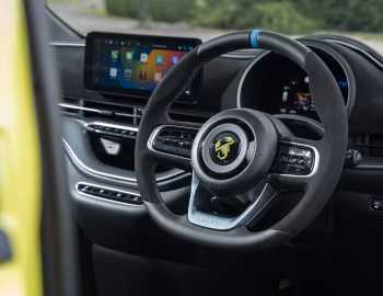 Interior Abarth 500e Turismo [UK-spec] (394) '2023–pr.