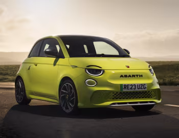 Abarth 500e Turismo [UK-spec] (394) '2023–pr.