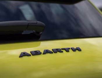 Abarth 500e Turismo [UK-spec] (394) '2023–pr.