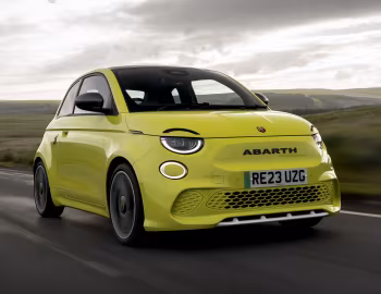 Abarth 500e Turismo [UK-spec] (394) '2023–pr.