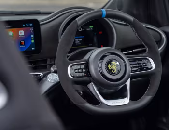 Painel frontal Abarth 500e Turismo Convertible [UK-spec] (394) '2023–pr.