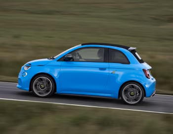 Abarth 500e Turismo Convertible [UK-spec] (394) '2023–н.ч.