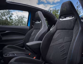Інтер'єр Abarth 500e Turismo Convertible [UK-spec] (394) '2023–н.ч.