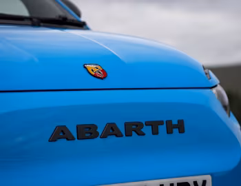 Abarth 500e Turismo Convertible [UK-spec] (394) '2023–н.ч.