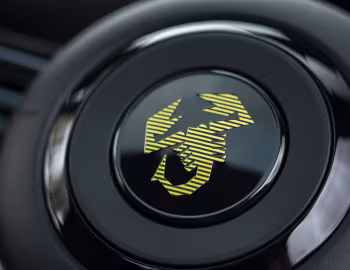 Інтер'єр Abarth 500e Turismo Convertible [UK-spec] (394) '2023–н.ч.