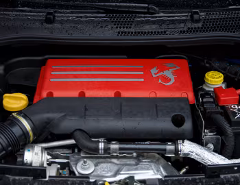 Sous la capuche Abarth 595 Competizione Bodykit (312) '2021–22
