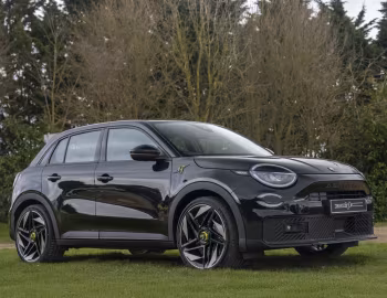 Abarth 600e [UK-spec] (365) '2025–pr.