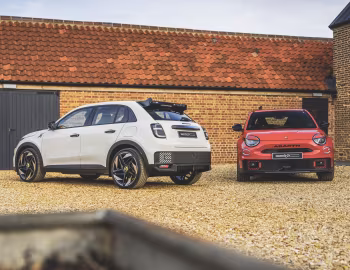 Abarth 600e [UK-spec] (365) '2025–pr.