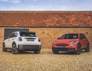 Abarth 600e [UK-spec] (365) '2025–pr.