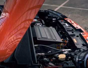 Sous la capuche Abarth 600e Competizione [UK-spec] (365) '2026
