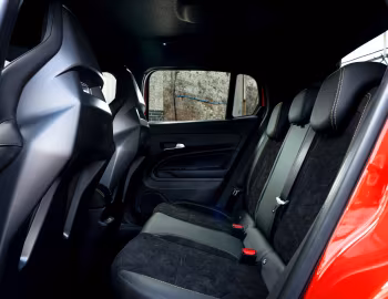 Intérieur Abarth 600e Competizione [UK-spec] (365) '2026