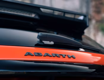 Abarth 600e Competizione [UK-spec] (365) '2026