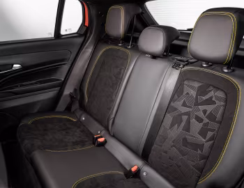 Intérieur Abarth 600e Competizione Edizione Milano Cortina 2026 [Italy] (365) '2025–26
