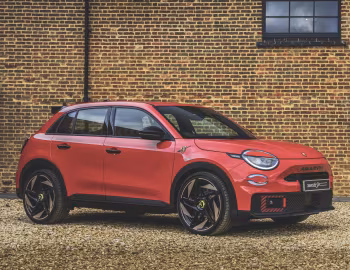 Abarth 600e [UK-spec] (365) '2025–pr.