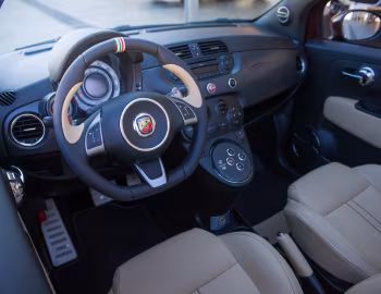 Інтер'єр Abarth 695 "Edizione Maserati" [Japan] (312) '2013