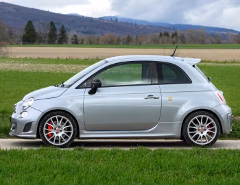 Abarth 695 Tributo Ferrari [Worldwide] '2010–13