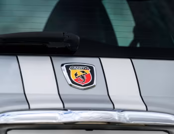 Логотип Abarth 695 Tributo Ferrari [Worldwide] '2010–13