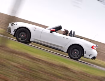 Abarth 124 spider [UK-spec] (348) '2016–19