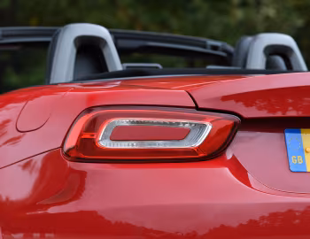 Abarth 124 spider [UK-spec] (348) '2016–19