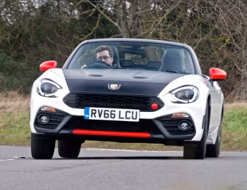 Abarth 124 spider [UK-spec] (348) '2016–19